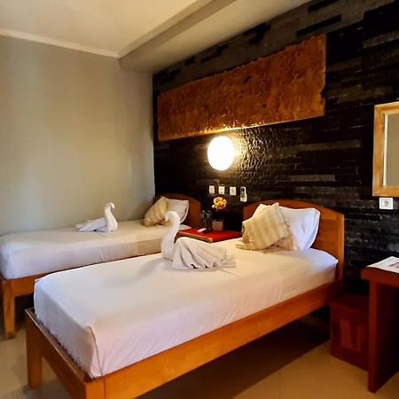 The Point Surfcamp Bali Hotel Pulukan Exterior photo