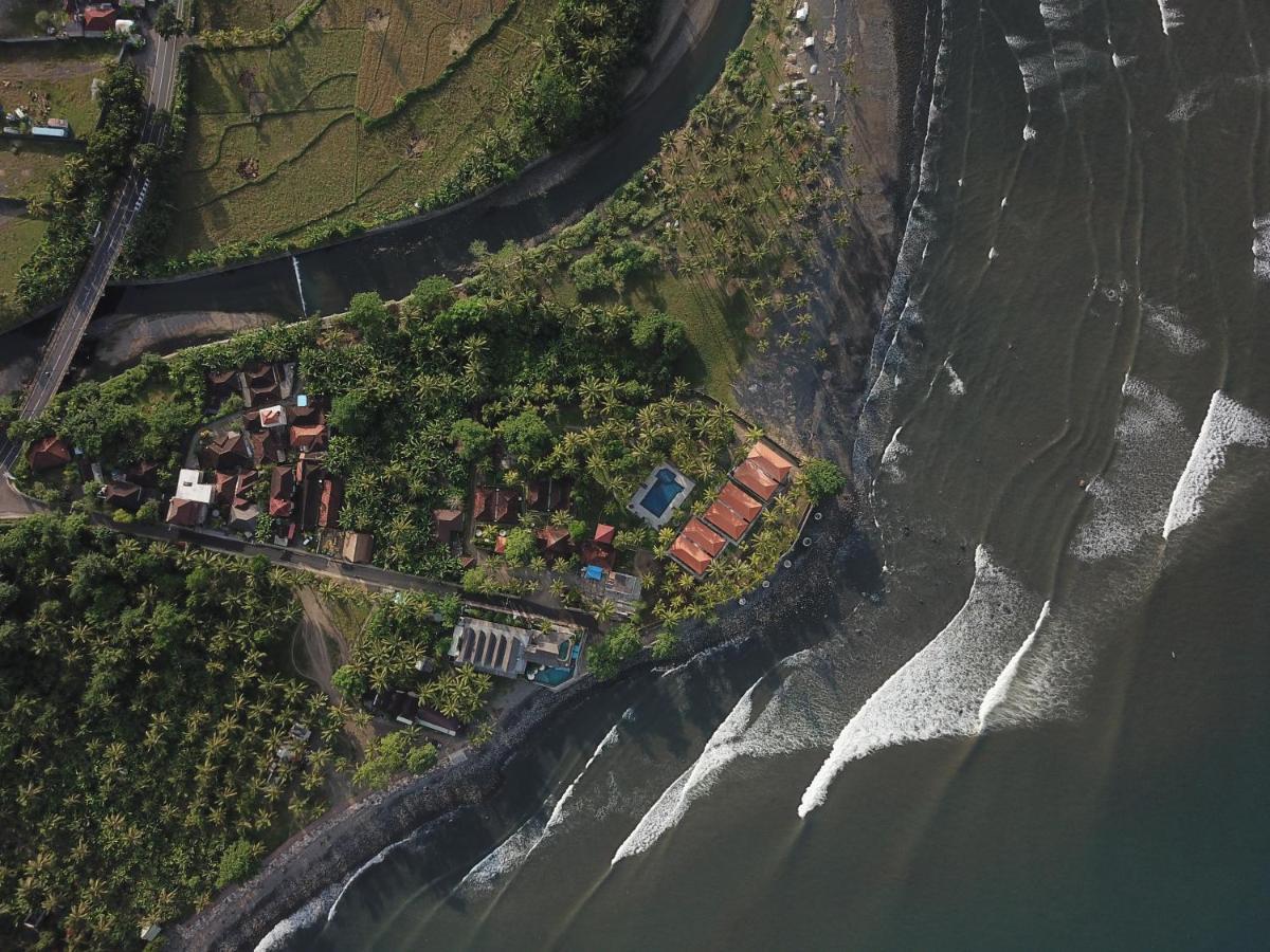 The Point Surfcamp Bali Hotel Pulukan Exterior photo